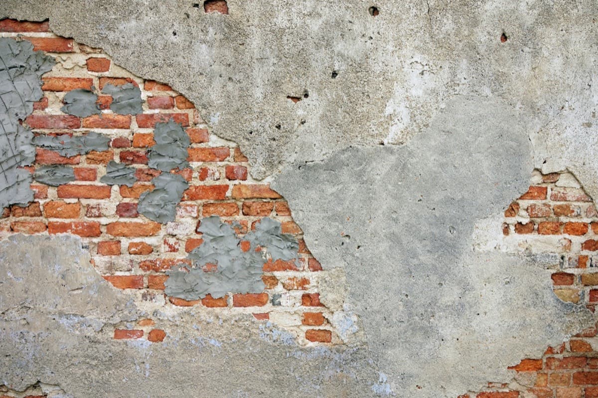 Facade of a 1930s house before the renovation